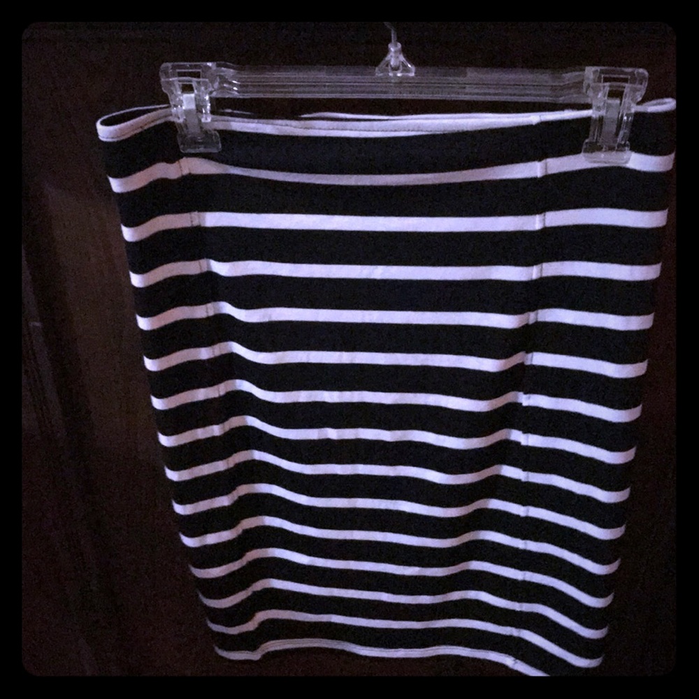 Sociology pencil skirt size “M”